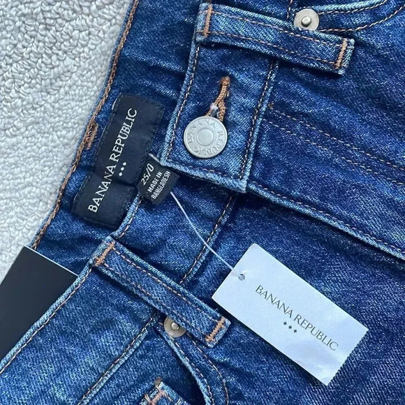 Banana Republic Girlfriend Denim Short - Picture 2 of 9